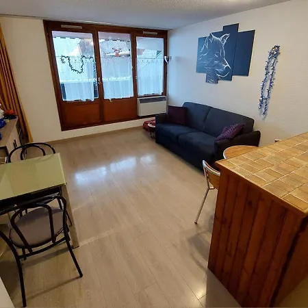 Moderne A Pra-loup Avec Balcon Et Confort Familier - Fr-1-165a-167 *